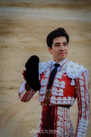 Frondlikepond DSC0599 2 678x1024 | Toros en la mancha