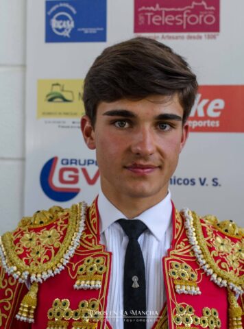 DSC0033 760x1024 | Toros en la mancha